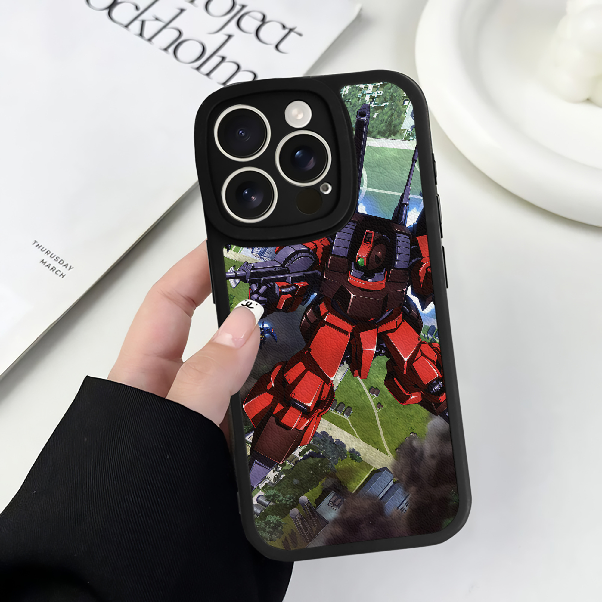 （画像用） 機動戦士ガンダム Mobile Suit Gundam 【iPhone 16シリーズ対応】シリコンスマホケース（レザー調） 材質：シリコン